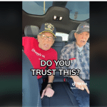 Upokojenca šokiral robotski avto - poglejte reakcijo