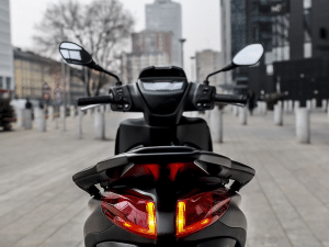 Lansko leto je Slovenija stopila med države, ki z vozniškim izpitom kategorije B in nekaj dodatnimi urami vožnje motorja, omogočajo pridobitev dovoljenja za vožnjo motorjev do 125 ccm prostornine in 11 kW (15 KM) moči.