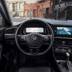 Novi generalni direktor Volkswagna, Thomas Schäfer, priznava, da so se z napačno strategijo uvajanja na dotik občutljivih površin in funkcij oddaljili od svojih zvestih uporabnikov. Volkswagen se zdaj vrača k bolj funkcionalnim avtomobilom, v katerih bodo uporabniki lahko hitro našli potrebne funkcije.