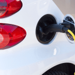 Eden vodilnih izposojevalcev avtomobilov, družba Hertz ima dovolj problemov in visokih stroškov električnih vozil. Odločili so se prodati kar 20 tisoč električnih avtomobilov, od tega največ znamke Tesla, razlog naj bi bili tudi visoki stroški s temi avti. Sedaj bodo velik del teh nadomestili z avtomobili z bencinskim motorjem.